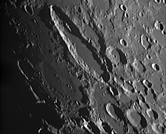 Cratere Schiller: 52 KB; clicca l'immagine per ingrandirla