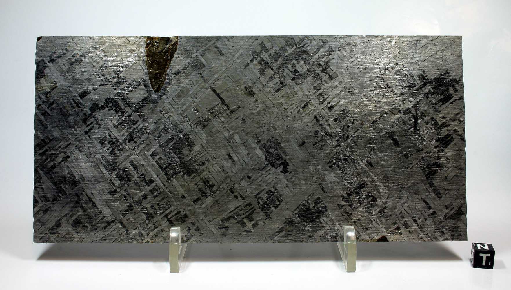 Fetta tagliata della meteorite di Cape York: 205 KB; click on the image to the enlarge at 1763 x 1000 pixel