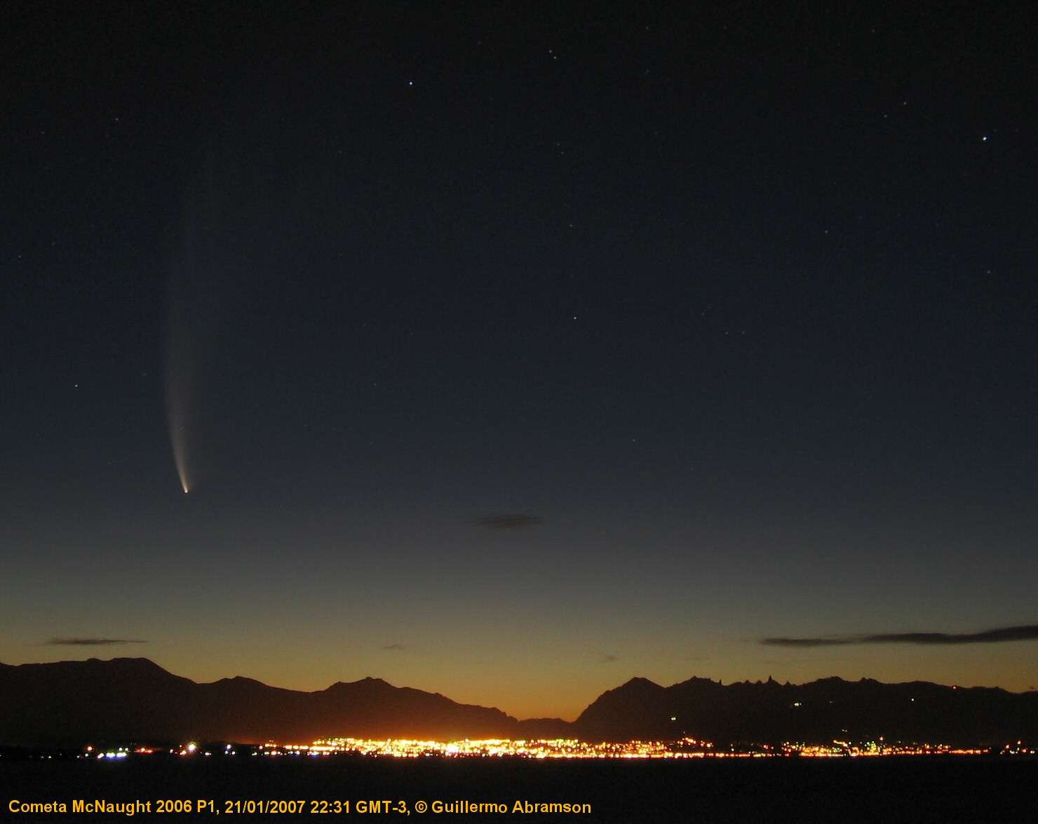 MacNaught comet photographed from Argentina: 69 KB