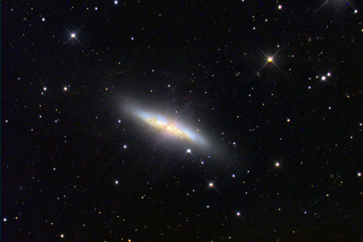 Spiral galaxy M82: 187 KB