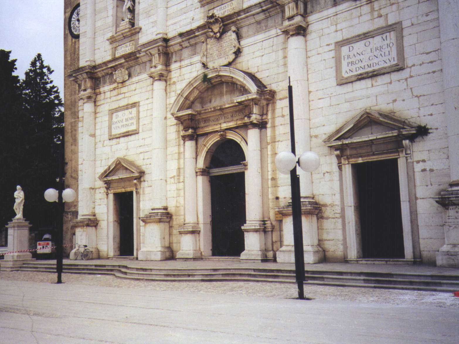 Duomo in Piazza Grande: 163 KB