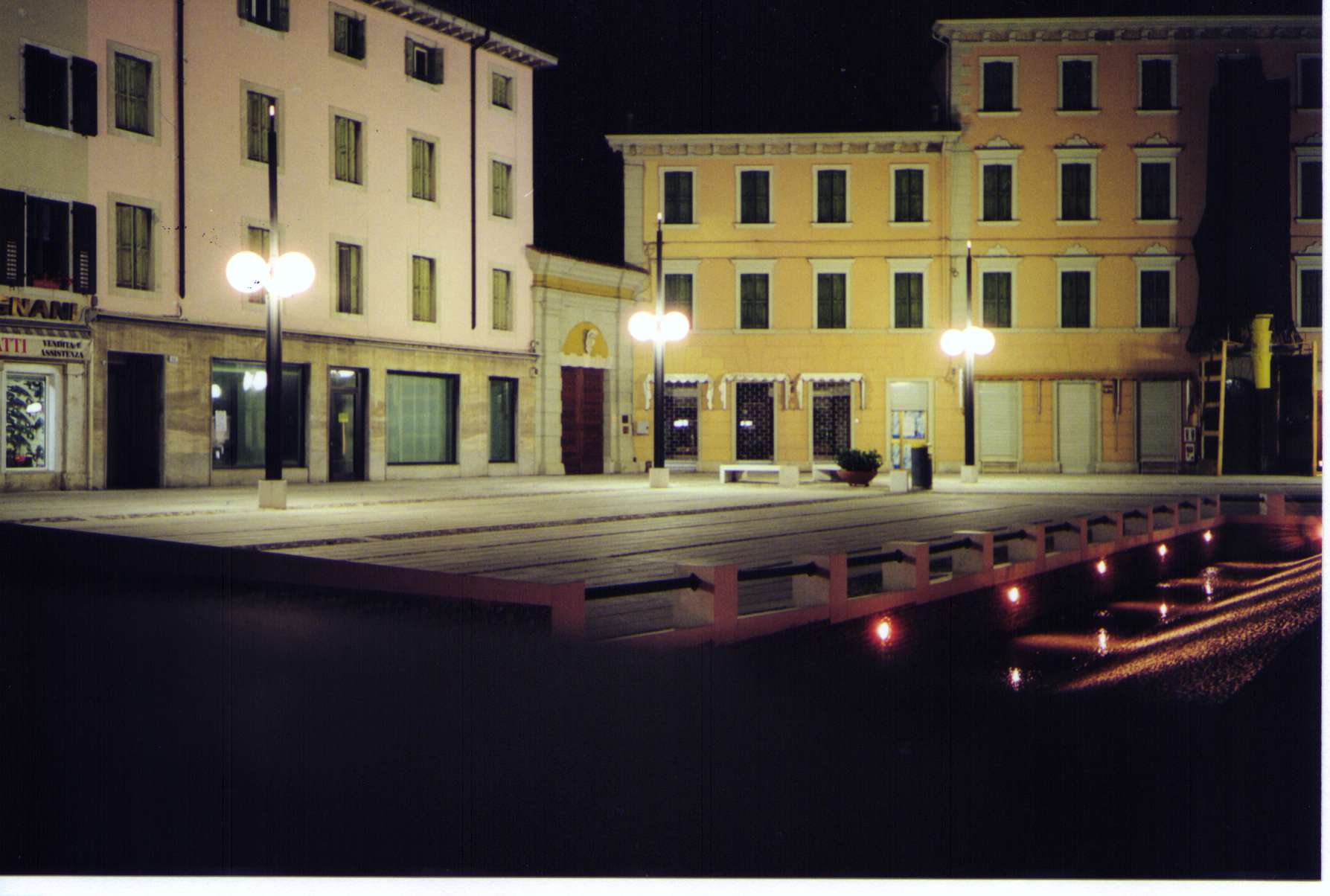 Piazza Grande by night: 135 KB