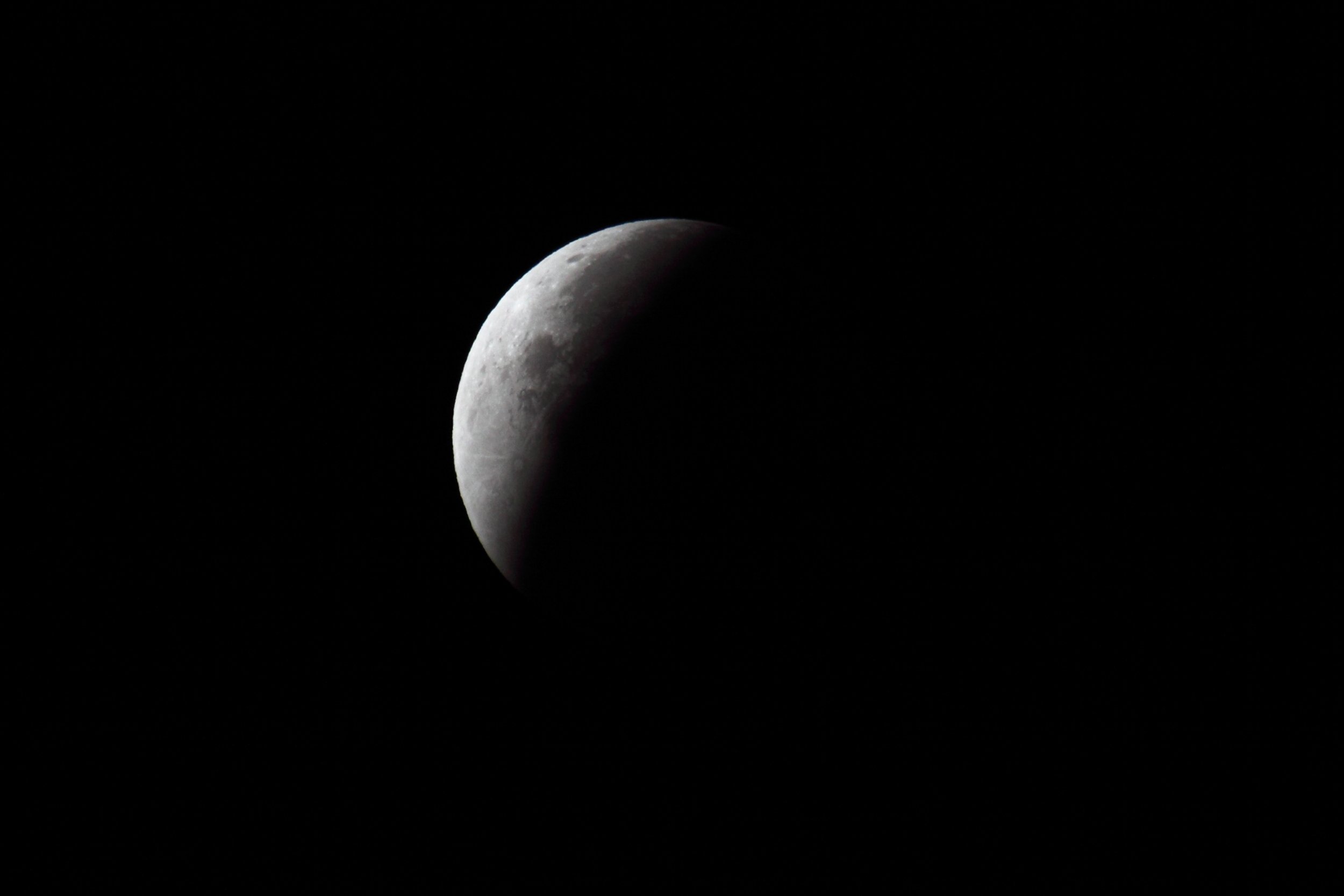 Partial phase of eclipse of the moon: 88 KB; click on the image to enlarge
