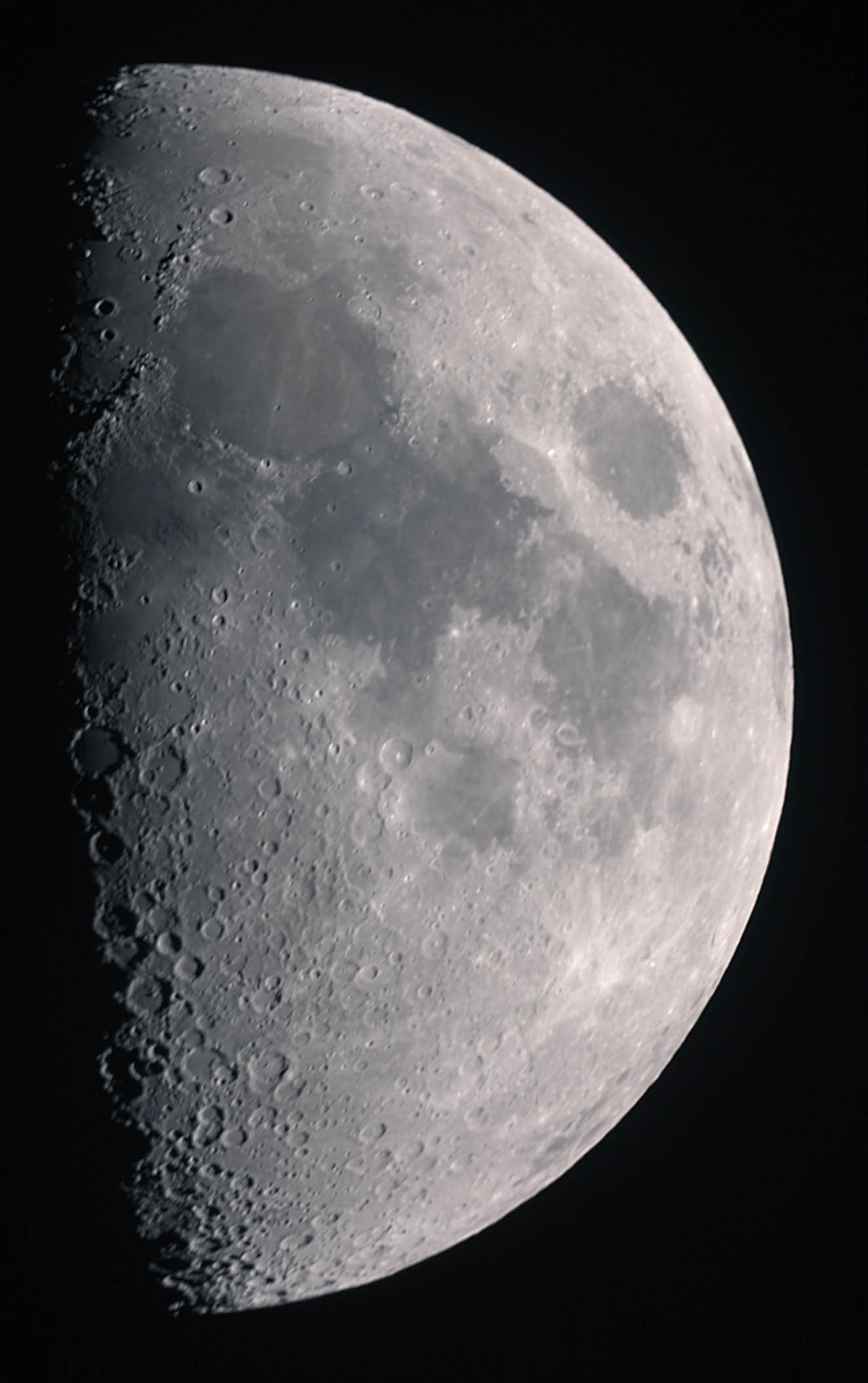 Luna ripresa di 8 giorni; 160 KB; cliccate l'immagine per ingrandirla