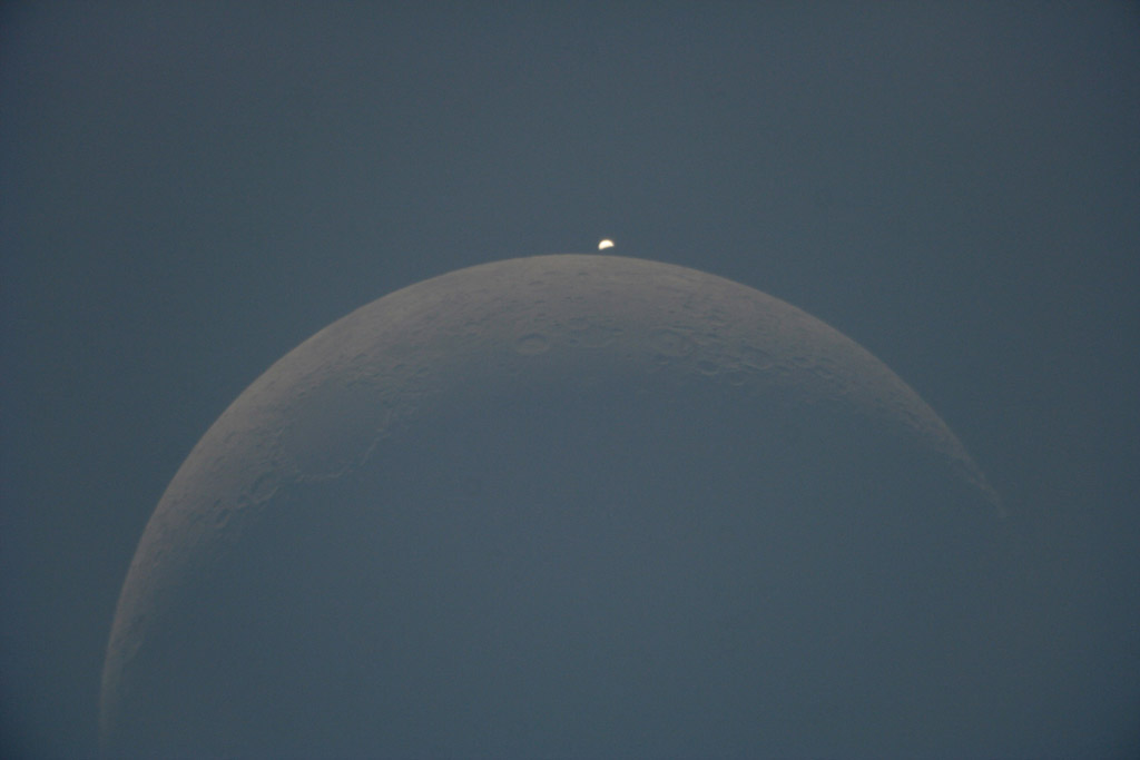 Occultation Moon-Venus in june 2007: 81 KB; click on the image to view the DivX video