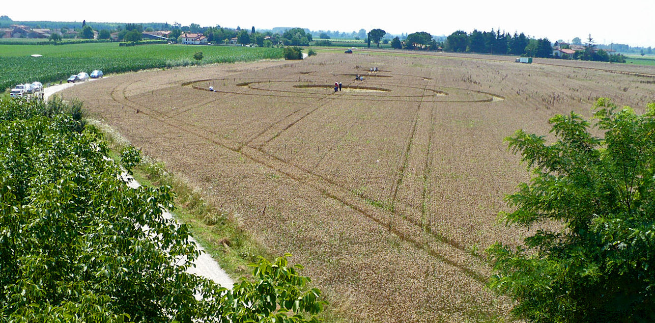 Crop circles in Friuli: 350 KB; click on the image to enlarge