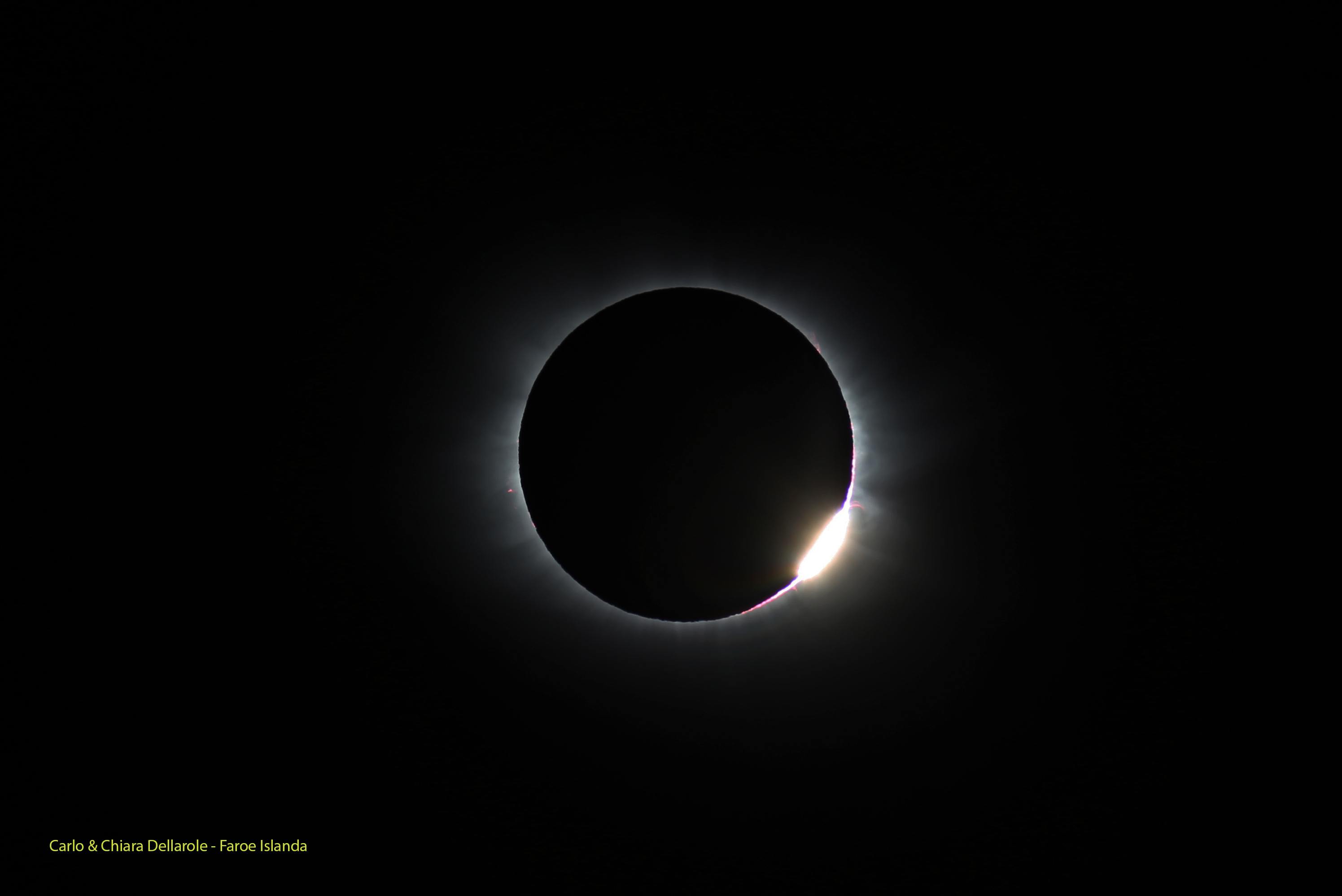 Diamond Ring of the eclipse photographed from Fær Øer Islands: 1.046 KB; click on the image to enlarge