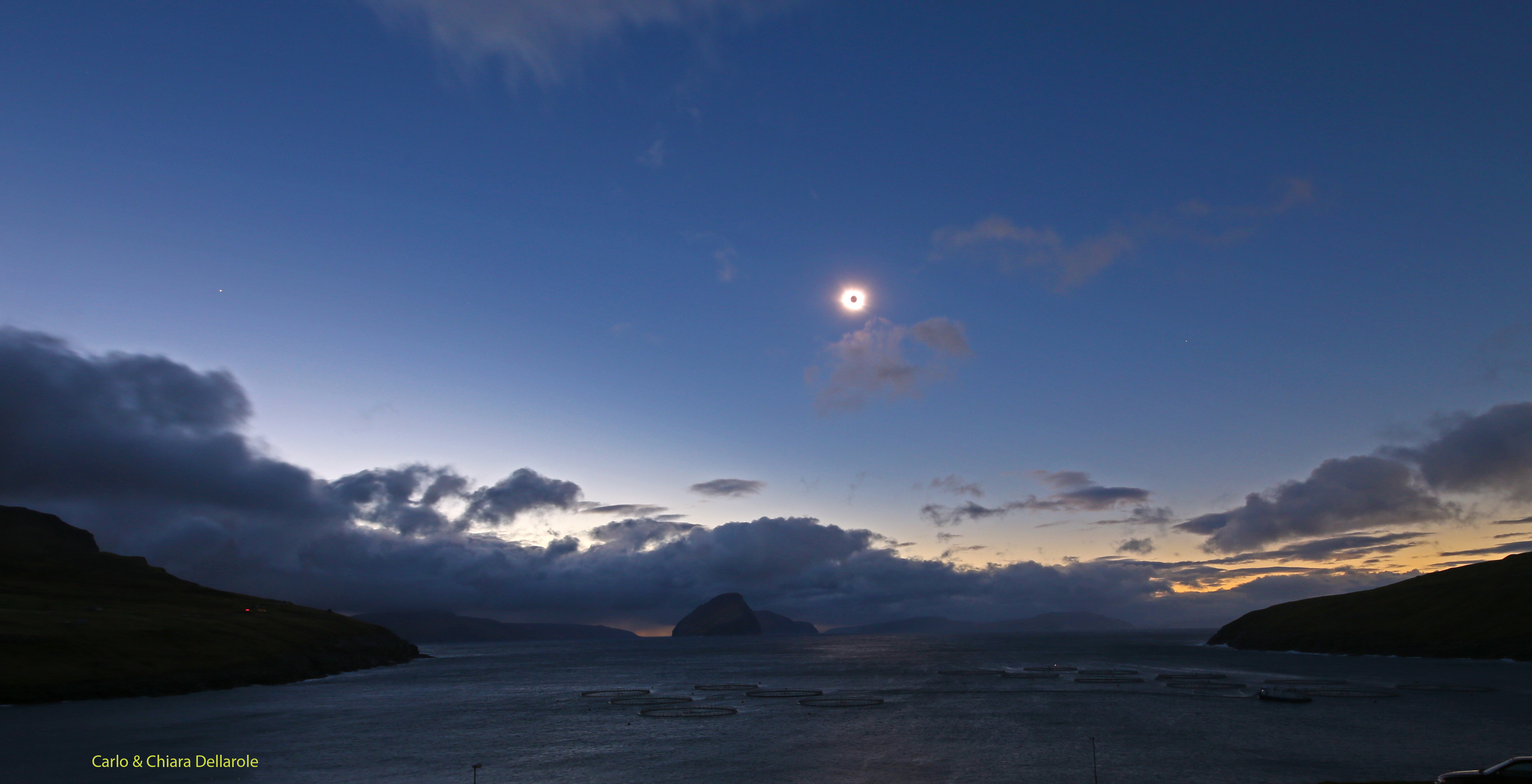 Panoramic of Total sun eclipse photographed from Fær Øer Islands: 2.100 KB; click on the image to enlarge