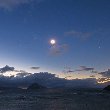 Panoramic with total eclipse photographed from Fær Øer (Denmark) by Carlo and Chiara Dellarole: 2.100 KB