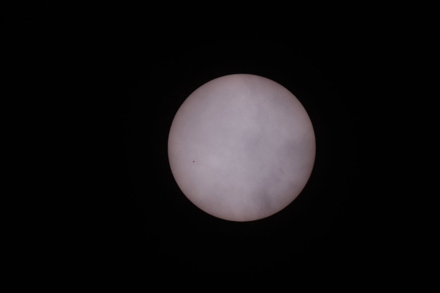 The Sun photographed from Talmassons: 37 KB; click on the image to enlarge