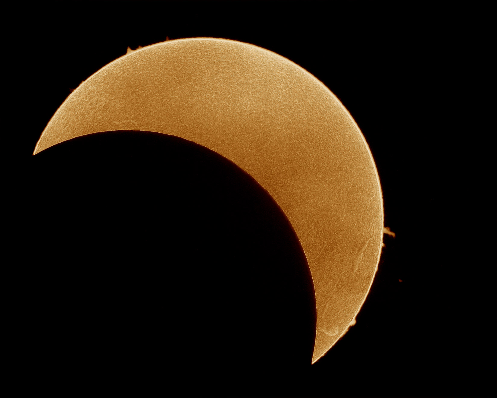 Partial eclipse photographed from Talmassons: 230 KB; click on the image to enlarge