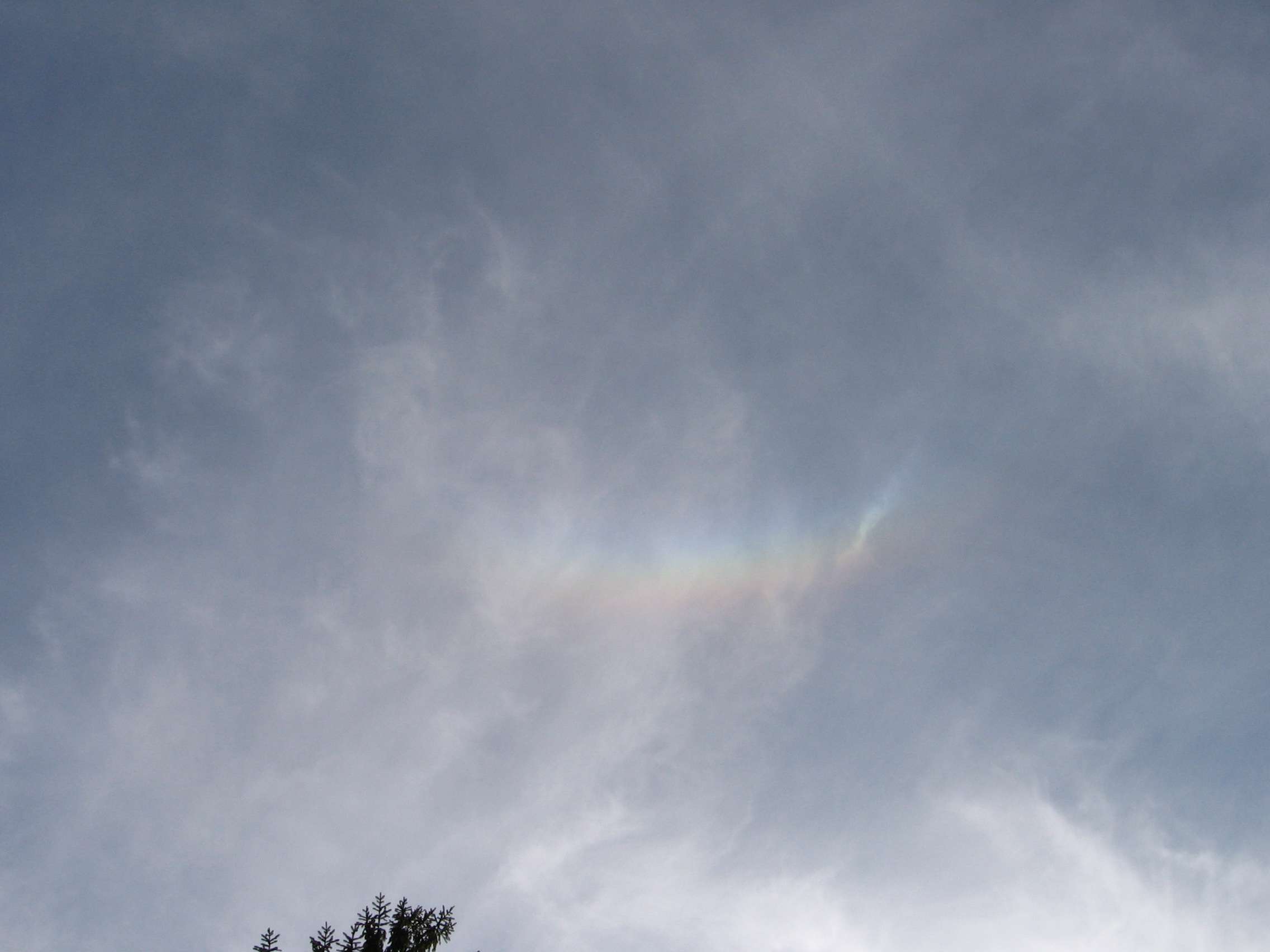Circumzenithal arc: 111 KB; click on the image to enlarge at 2272x1704 pixels