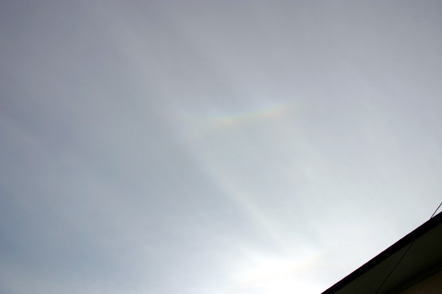 Upper tangent arc with circumzenithal arc: 91 KB; click on the image to enlarge