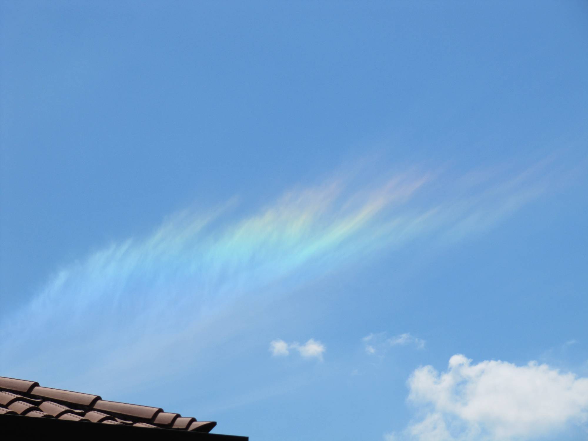 Circumhorizon arc over Rivignano: 85 KB; click on the image to enlarge to 2000x1500 pixels