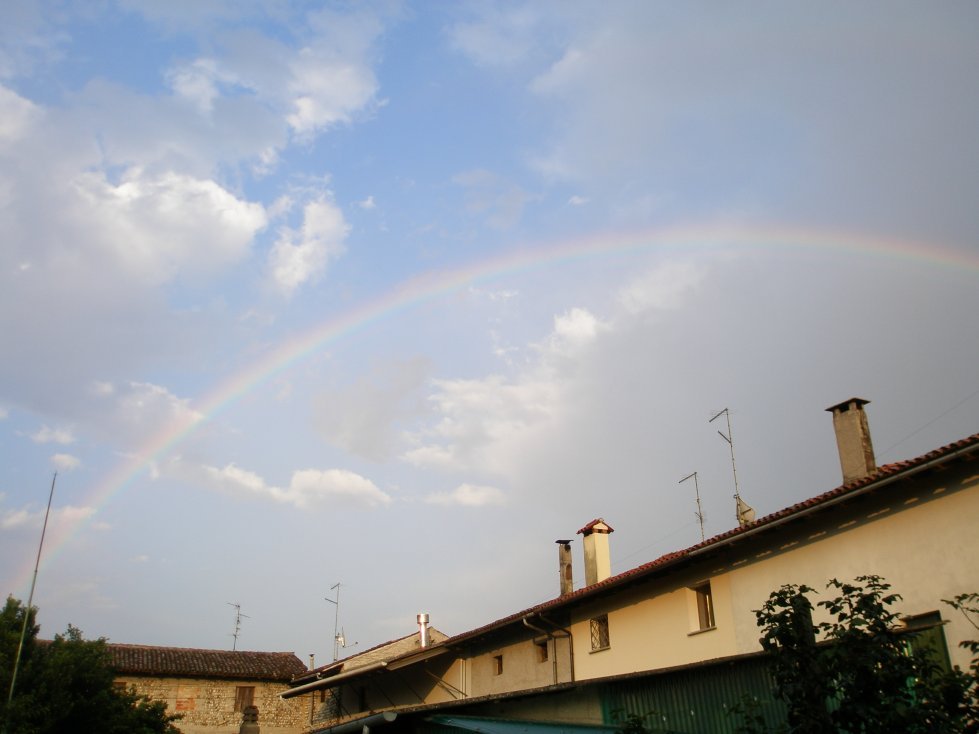 Supernumerary rainbow over Biauzzo: 66 KB; click on the image to enlarge