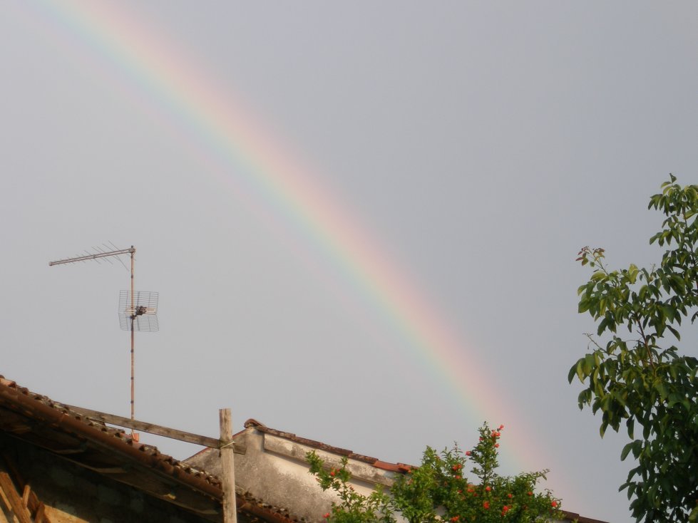 Supernumerary rainbow over Biauzzo: 64 KB; click on the image to enlarge