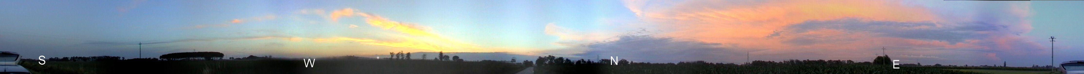 Panorama al tramonto: 123 kB; clicca l'immagine per ingrandirla