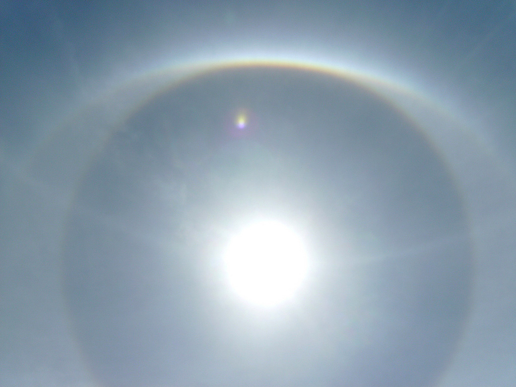 Halo circuscribe over Curitiba: 193 KB; click on the image to enlarge
