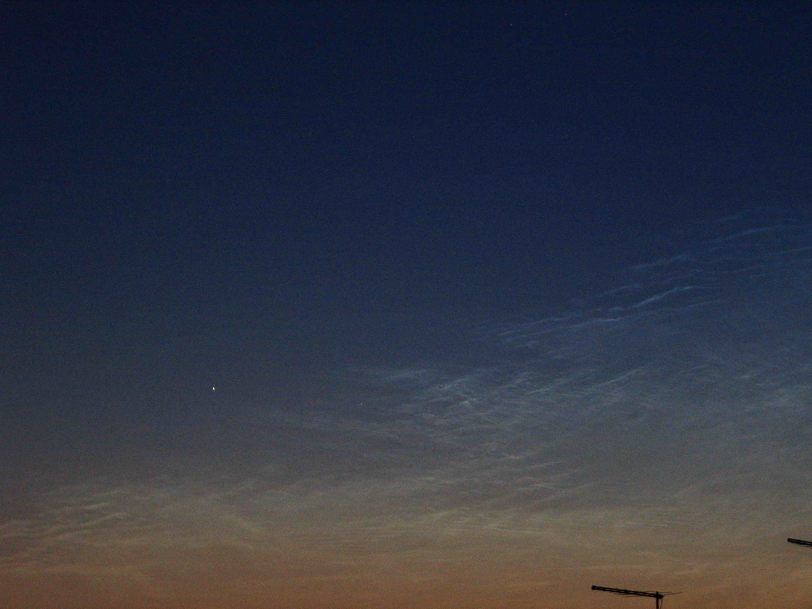Noctilucent clouds over Venice: 250 KB; click on the image to enlarge