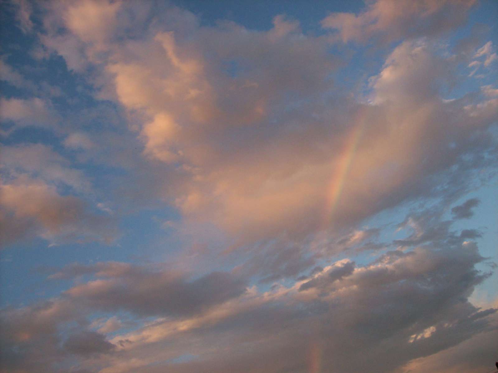 Clouds with rainbow over Bagnarola: 71 KB; click on the image to enlarge
