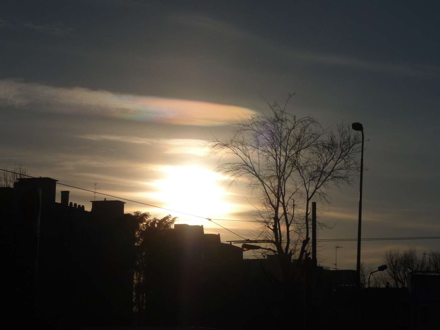 Iridescent clouds: 73 KB; click on the image to enlarge