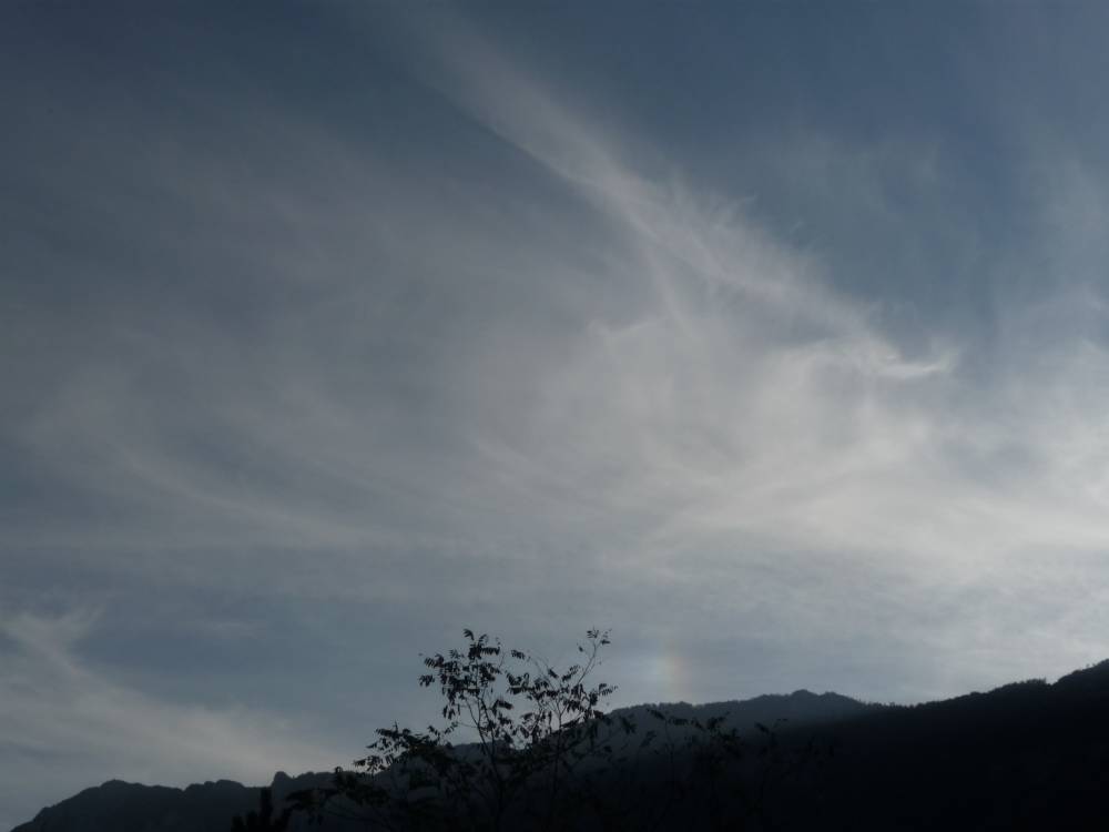 Atmospheric sundogs photographed by Paola Brunato: 28 KB; click on the image to enlarge