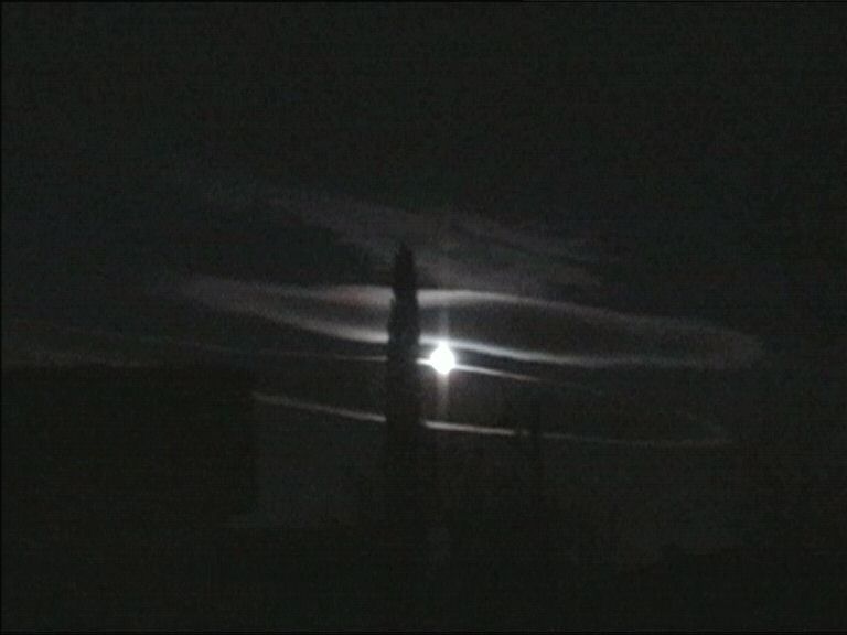 nuvole illuminate dalla Luna: 25 KB; cliccate l'immagine per ingrandirla