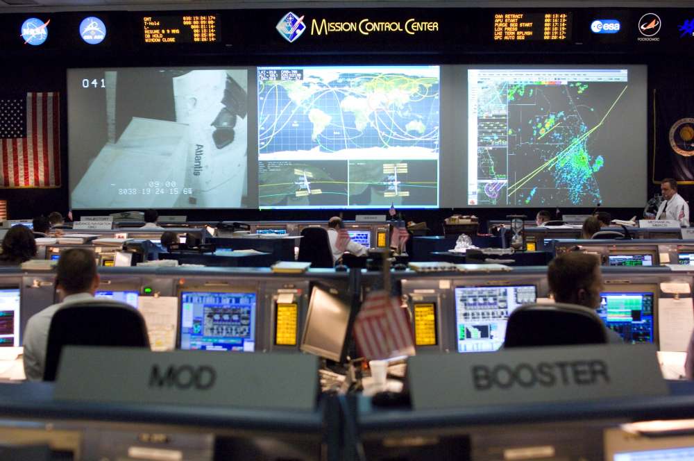 Mission Control Center, la sala controllo delle missioni degli space shuttle, chiamata anche Space Shuttle Flight Control Room (SSFCR): 78 KB