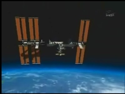 La ISS ripresa dallo space shuttle Atlantis: 17 KB