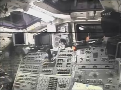 La cabina di pilotaggio dello shuttle: 38 KB