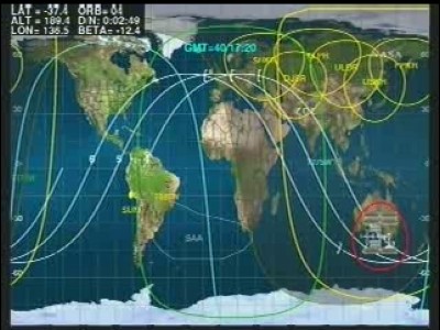 L'operazione è durata mezzora; nel frattempo la ISS e lo shuttle, da sopra il Tibet, adesso si trovano sulla verticale della Tasmania!: 41 KB