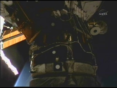 L'Atlantis adesso è agganciato e fissato alla ISS; è avvenuto il docking: 22 KB