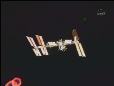 Prosegue la rotazione dell'Atlantis attorno alla ISS: 11 KB