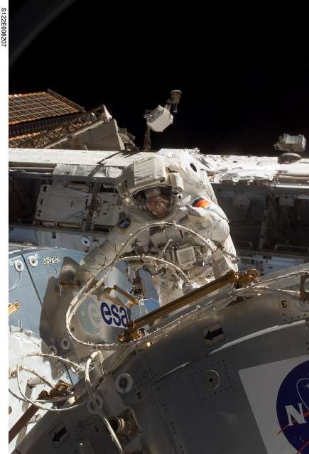 European Space Agency (ESA) astronaut Hans Schlegel over Columbus laboratory: 33 KB