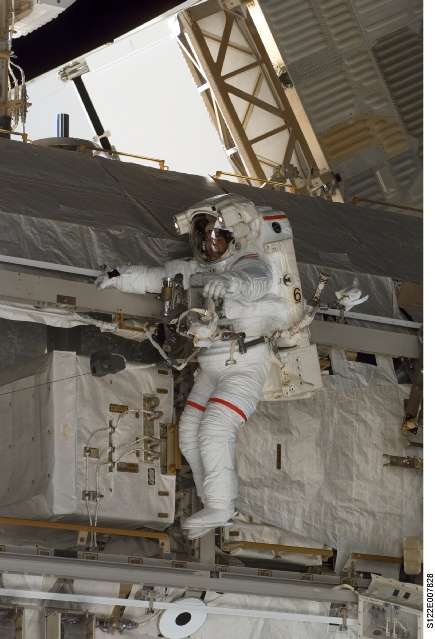 NASA astronaut Rex Walheim works on ISS truss segment: 37 KB