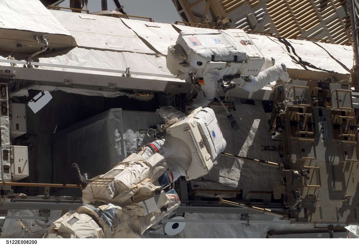 Astronauts Rex Walheim and Hans Schlegel work on ISS P1 truss segment: 164 KB