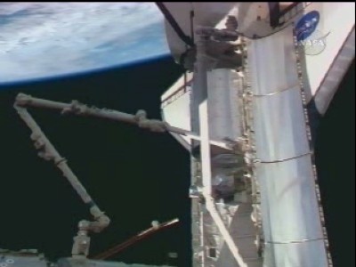 Il canadarm della ISS prende la prolunga di quello dello shuttle: 25 KB