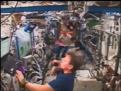 La comandante di Expedition 16, Peggy Whitson, parla col Comando Missione ISS a Houston: 40 KB
