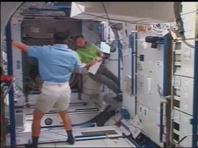 Nel Nodo 2 un astronauta chiede a Peggy Whitson alcune informazioni: 35 KB