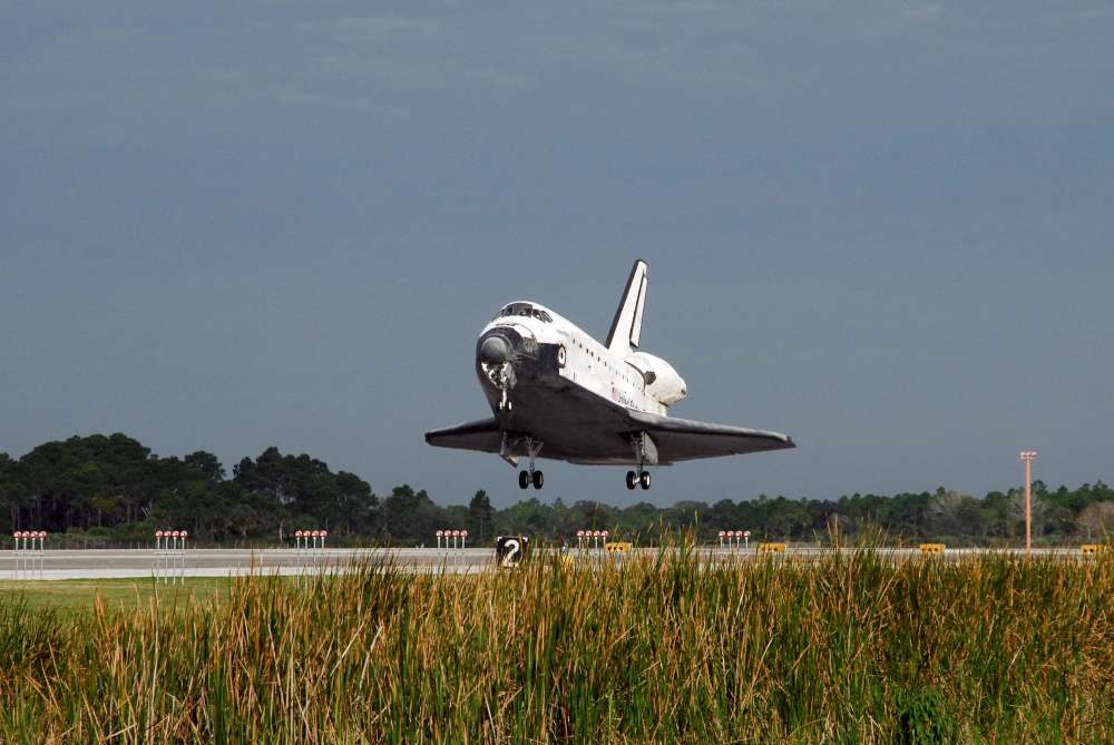 Atlantis is over Cape Canaveral track landing: 67 KB; click o the image to enlarge