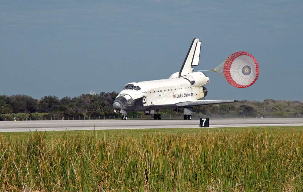 Atlantis is over track landing: 78 KB; click o the image to enlarge
