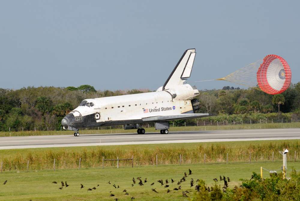 Atlantis is over track landing: 66 KB; click o the image to enlarge