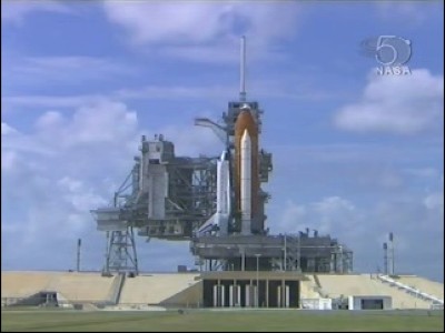 Lo space shuttle Atlantis è pronto sulla rampa di lancio 39A di Cape Canaveral, in Florida: 24 KB