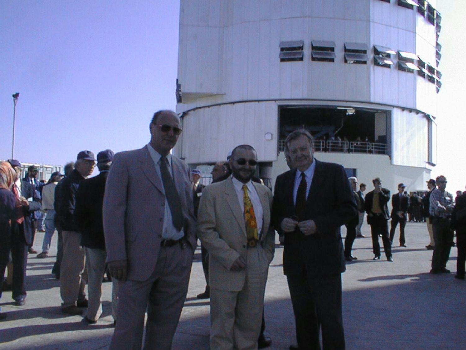 Giuseppe Medves, Fausto Causero e Carlo Rubbia all'inaugurazione del VLT: 159 KB; clicca l'immagine per ingrandirla
