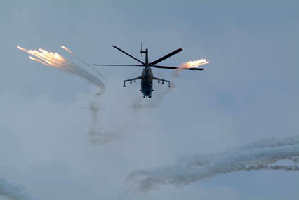 6) Elicottero russo MI 24 che spara: 19 KB