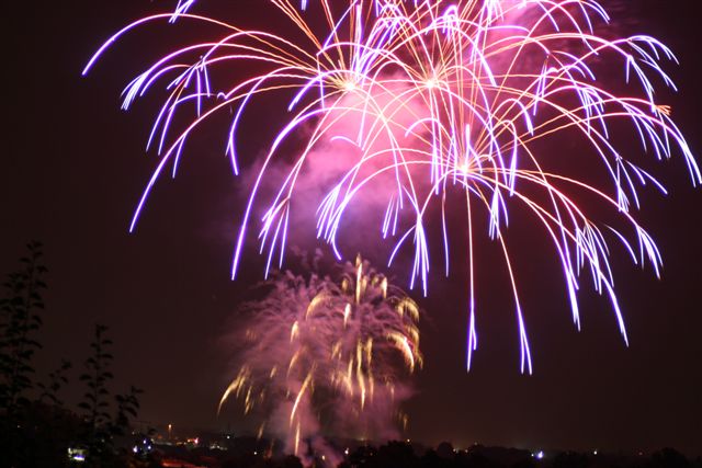 Fireworks at Fidenza: 66 KB; click on the image to enlarge