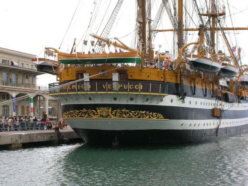 Vespucci schoolship: 71 KB; click on the image to enlarge
