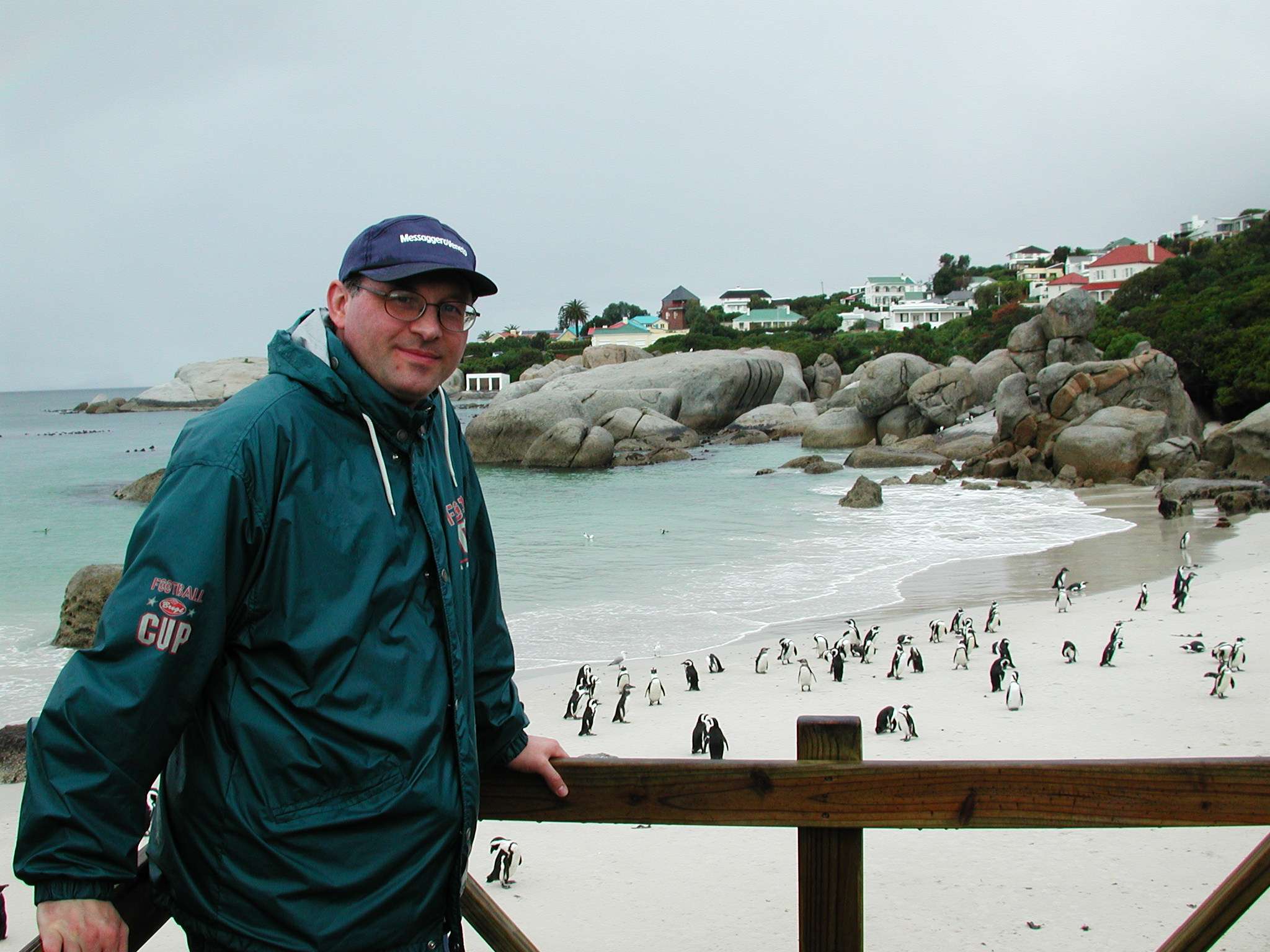 2) Lucio Furlanetto tra i pinguini: 229 KB; clicca l'immagine per ingrandirla
