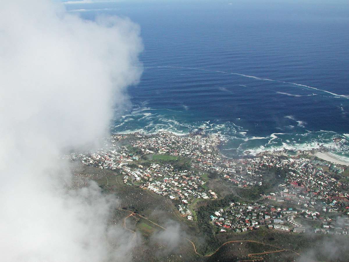 1) Panorama dall'alto della Table Mountain: 105 KB; clicca l'immagine per ingrandirla