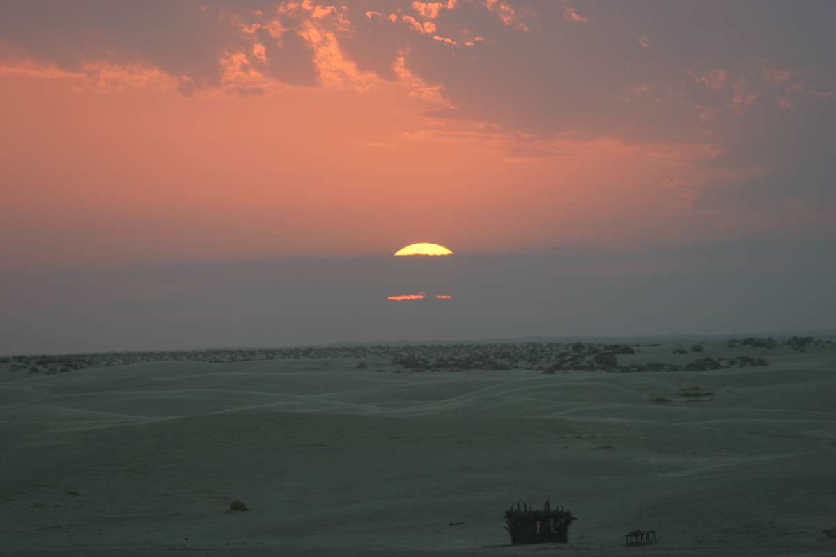 Desert sunrise: 30 KB; clicca l'immagine per ingrandirla
